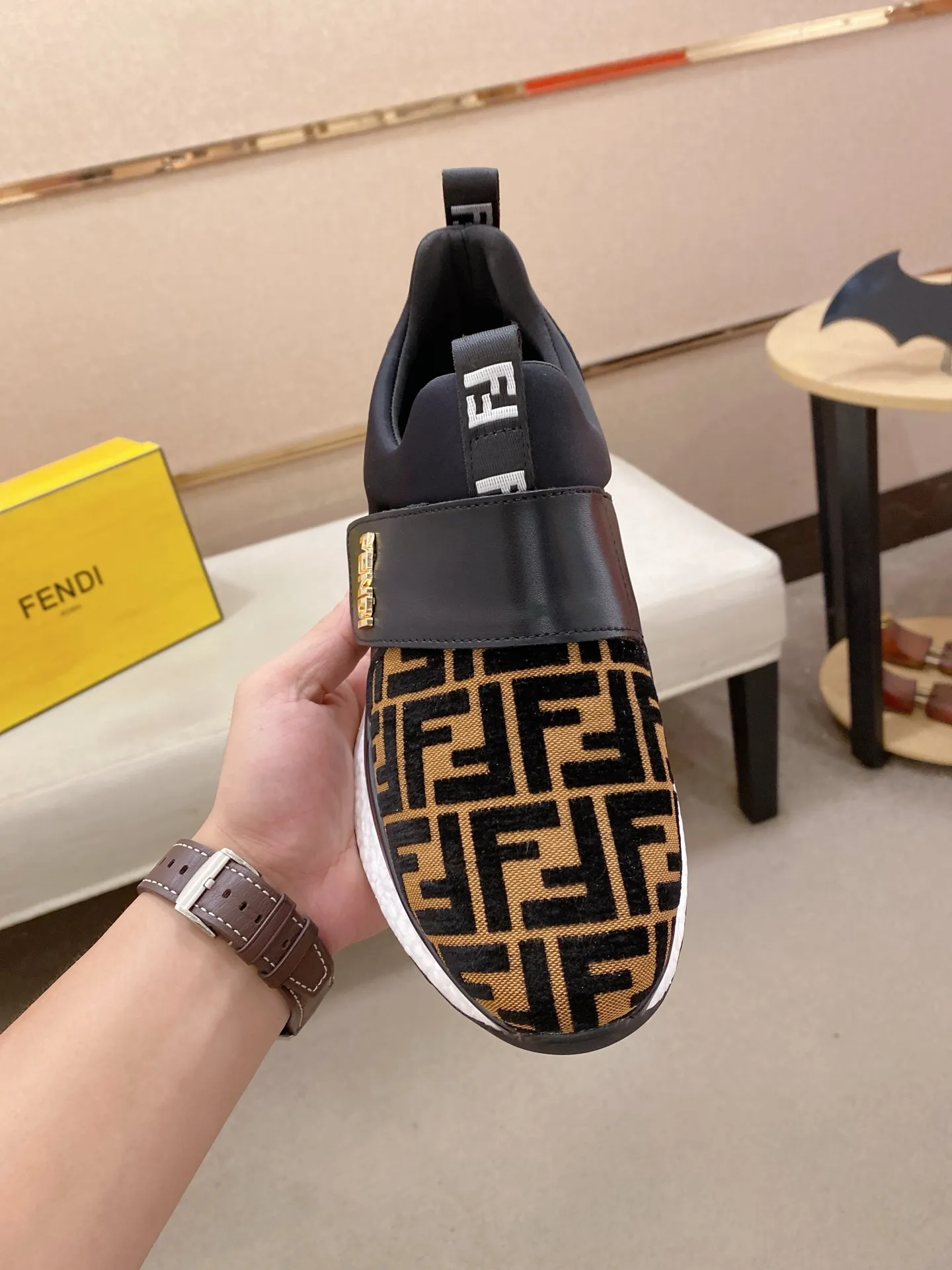 Men's shoes 💰 462💰 (fendi) New high-top 👊🏻 upper 🇮🇹 imported cowhide fabric 🇩🇪 lining imported breathable mesh lining. The original outsole is molded to highlight the identity of every man, and the upper foot is elegant and stable🚶🏻🚶🏻The high-end custom counters reproduce the original version📯No matter the wind or rain, the shoe last remains unchanged and can withstand the verification of time🔍️,🔵 Size: 38-44